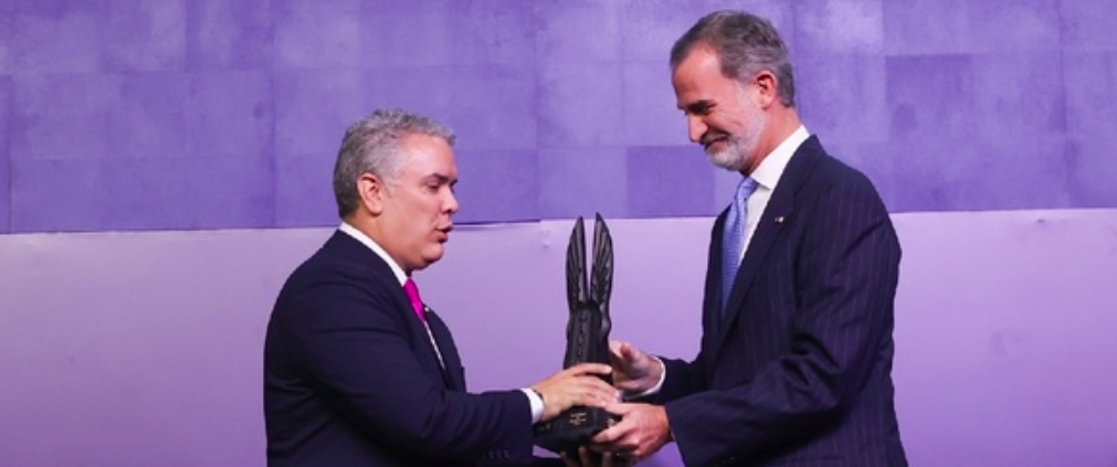 Premio de Felipe VI a Juan Duque, presidente de Colombia, un Estado paramilitar con miles de muertes, torturados y desaparecidos que manchan sus manos